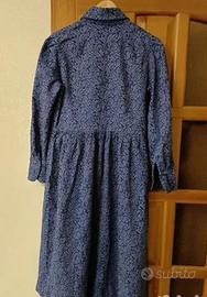 Elegante vestito blu scuro con maniche lunghe