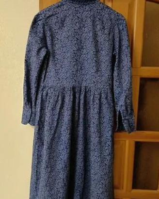 Elegante vestito blu scuro con maniche lunghe