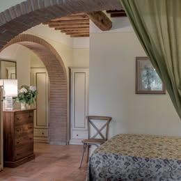 Due cassettiere in legno