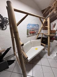 Dondolo e ombrellone da giardino in bambù