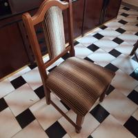 parete attrezzata più tavolo più sedie