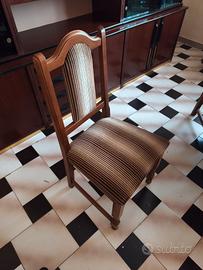 parete attrezzata più tavolo più sedie