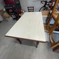 Tavolo allungabile effetto marmo