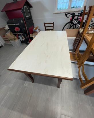 Tavolo allungabile effetto marmo