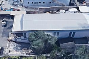 Capannone fronte strada