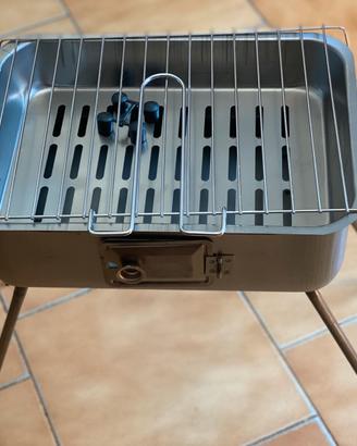 Barbecue  pic nic a carbonella con coperchio