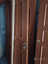 3 bussole in legno e 2 scrigno marrone