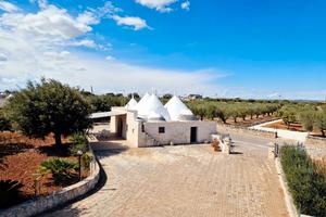 Contrada Difesa, trulli ristrutturati con terreno