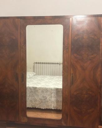Armadio in radica di noce