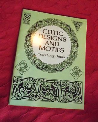 Celtic Designs and Motifs -  Courtney Davis - 1991