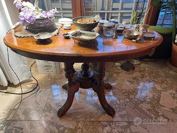 Tavolino ovale inglese intarsiato in mogano  ‘800