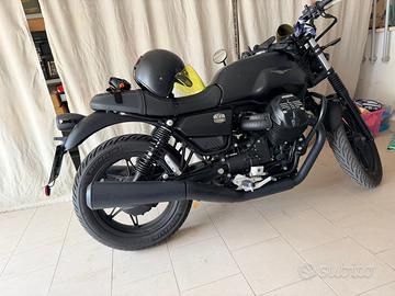Moto Guzzi V 7 Stone 850