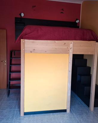 Letto a soppalco con armadiatura