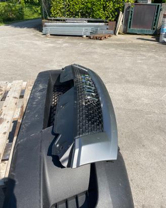 Paraurti frontale IVECO DAILY con scritta IVECO