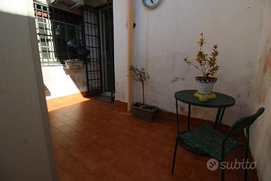 Luminoso Indipendente con Terrazza in centro