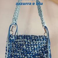 Borsa bicolore blu/azzurra a uncinetto