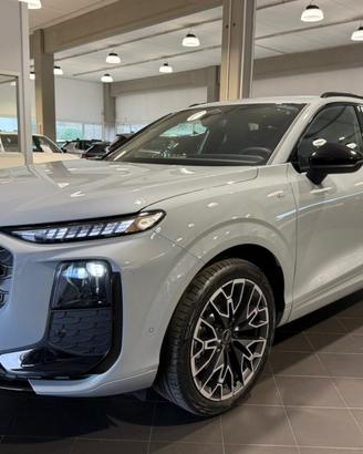 AUDI Q3 TDI S tronic S Line edition KM0 - NAVI -