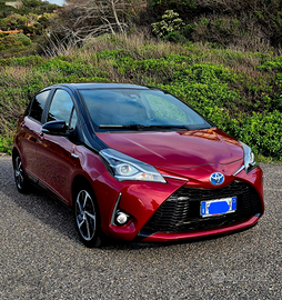 Toyota Yaris 1.5 Hybrid 5P " Red edition"
