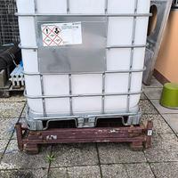 cisterna con gabbia di metallo 1 mq come nuova