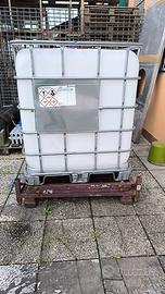 cisterna con gabbia di metallo 1 mq come nuova