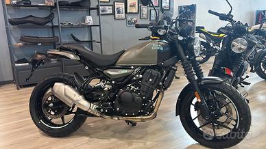 Royal Enfield Guerrilla 450 Shadow Ash Green 2026