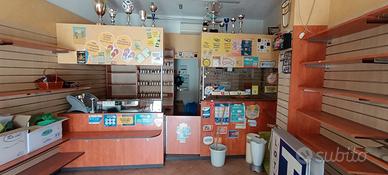 arredamento completo tabaccheria 