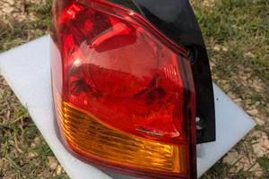 Fanale posteriore sin, Mitsubishi Asx, vetro rotto