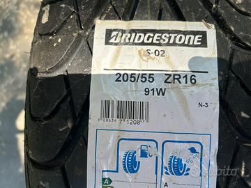 Gomme Auto Bridgestone S 02