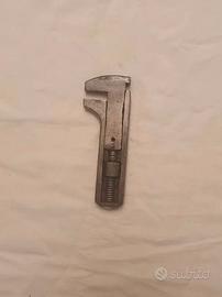 Antica chiave inglese registrabile