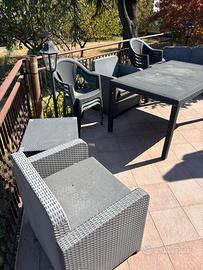 Salotto da giardino, più tavolo e sedie