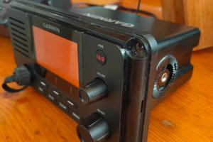 RADIO VHF GARMIN 215 ais