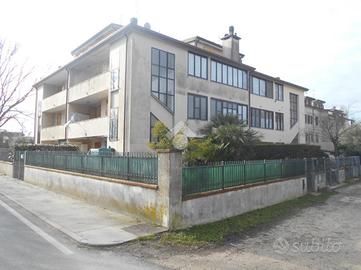 5 LOCALI A COMACCHIO