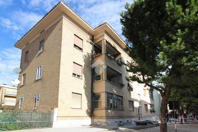 4 LOCALI A FERMO
