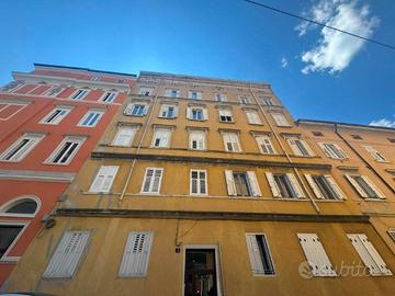 Attico / Mansarda di 50 m² con 2 locali a Trieste