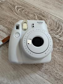 Fujifilm Instax Mini 9 con tracolla