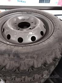 pneumatici  artigliati