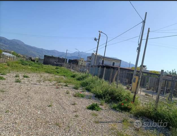 Piazzale terreno 1000 mq pompei