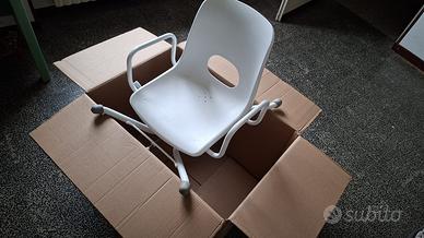 Sedia girevole con schienale per vasca da bagno