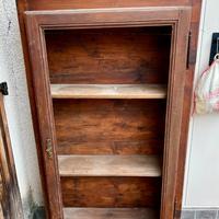 Armadietto in legno arte povera