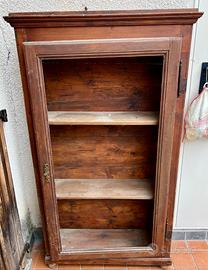 Armadietto in legno arte povera