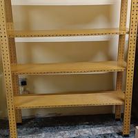 scaffale alto in legno 