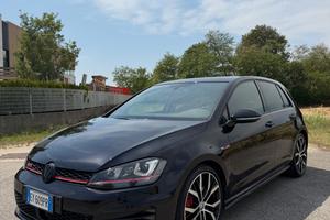 Volkswagen Golf GTI Business Performance 2.0 TSI D