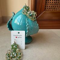 Orecchini in pizzo chiacchierino e pietre verdi