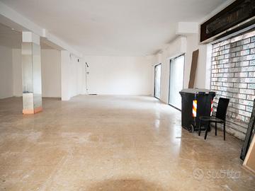 Locale Commerciale in Via A. Vespucci