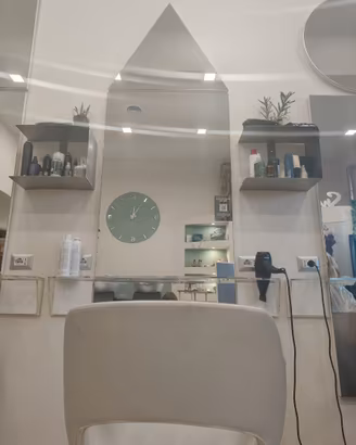 Arredamento per  parruccheri :Lavaggi, specchi...