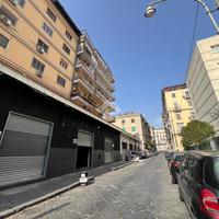 NEGOZIO A NAPOLI