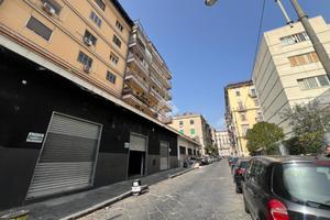 NEGOZIO A NAPOLI