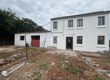 3 LOCALI A STANGHELLA
