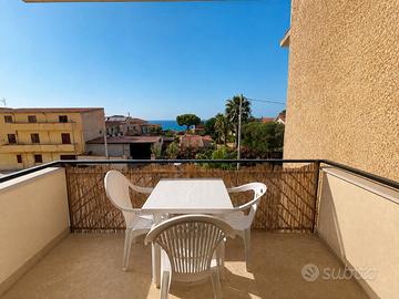 Appartamento al Primo Piano con Vista Mare
