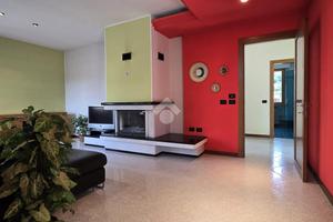 VILLA SINGOLA A CASTEL D'AZZANO